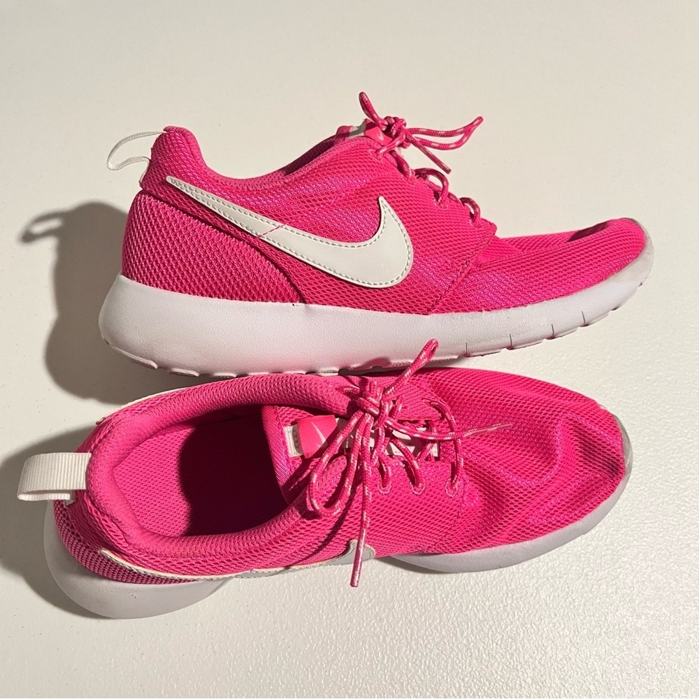 Nike Roshe Running Shoes Pink/White Size 5.5Y Athleisure Running Workout